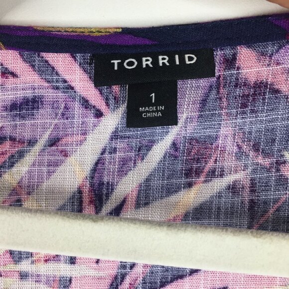 Torrid Floral Preplum V Neck Blouse Top Size 1 - Picture 4 of 7